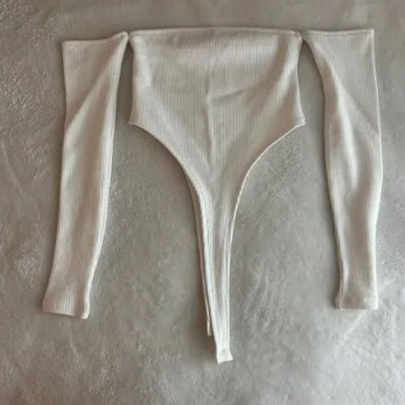 Zara Off-White Ribbed Bottom - Picture 2 of 2
